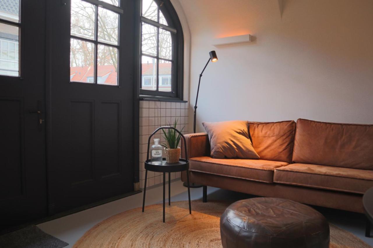 Overnachten In De Oude West-indieschool Guest house Enschede